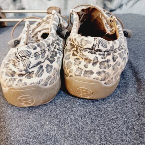Roper Woman's 10 Chillin' Leopard Casual Shoes - Moc Toe - Picture 6 of 8